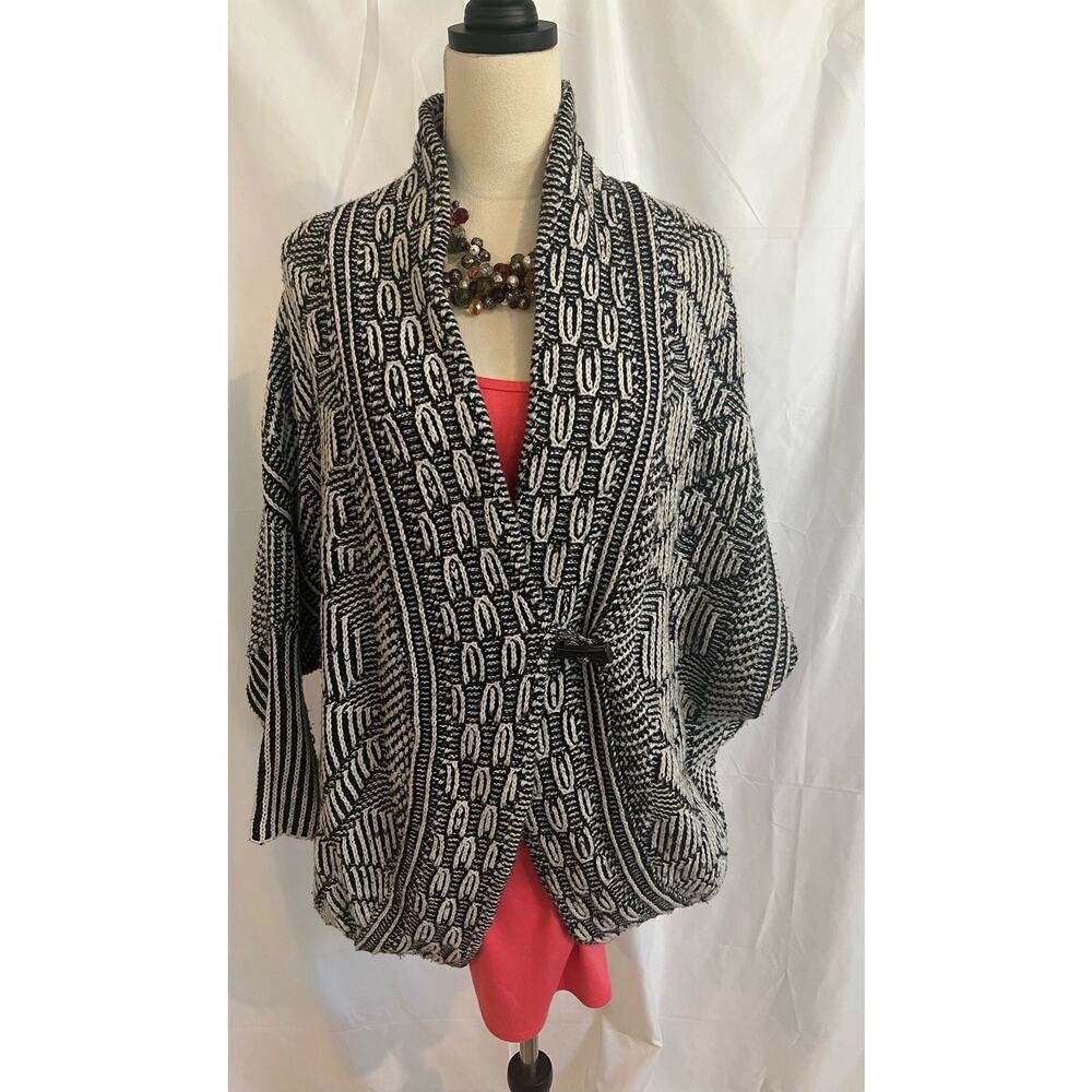 DEX Women’s Aztec Design Black &‎ Cream 1 Button Front Cardigan Sweater Sz M